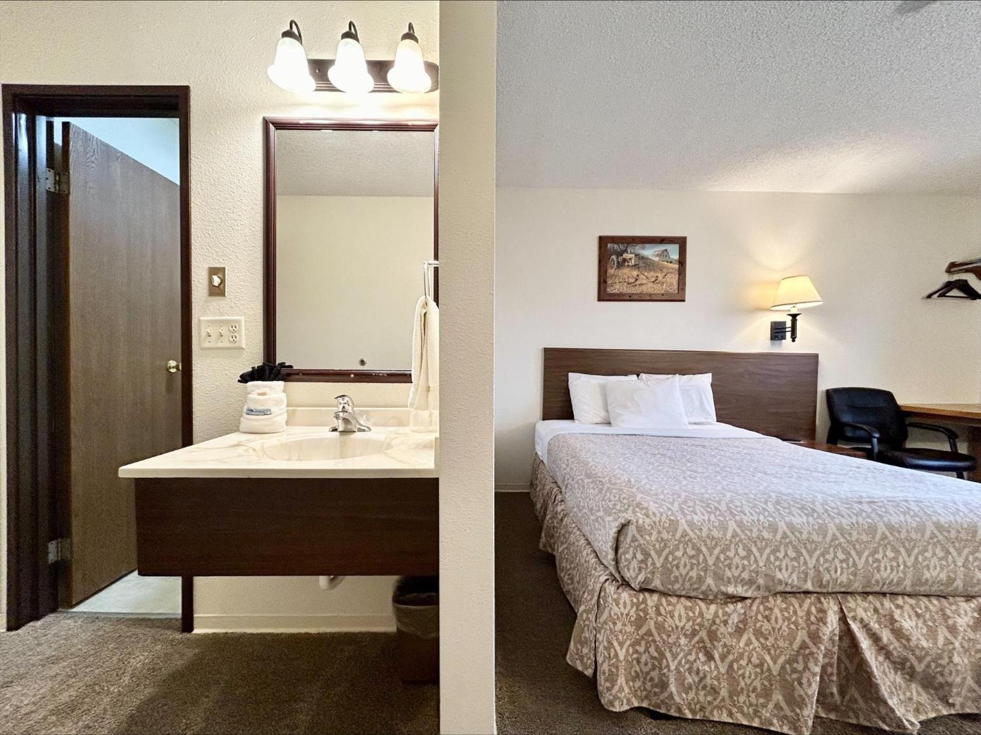 Homestead Inn Уолф Пойнт Екстериор снимка