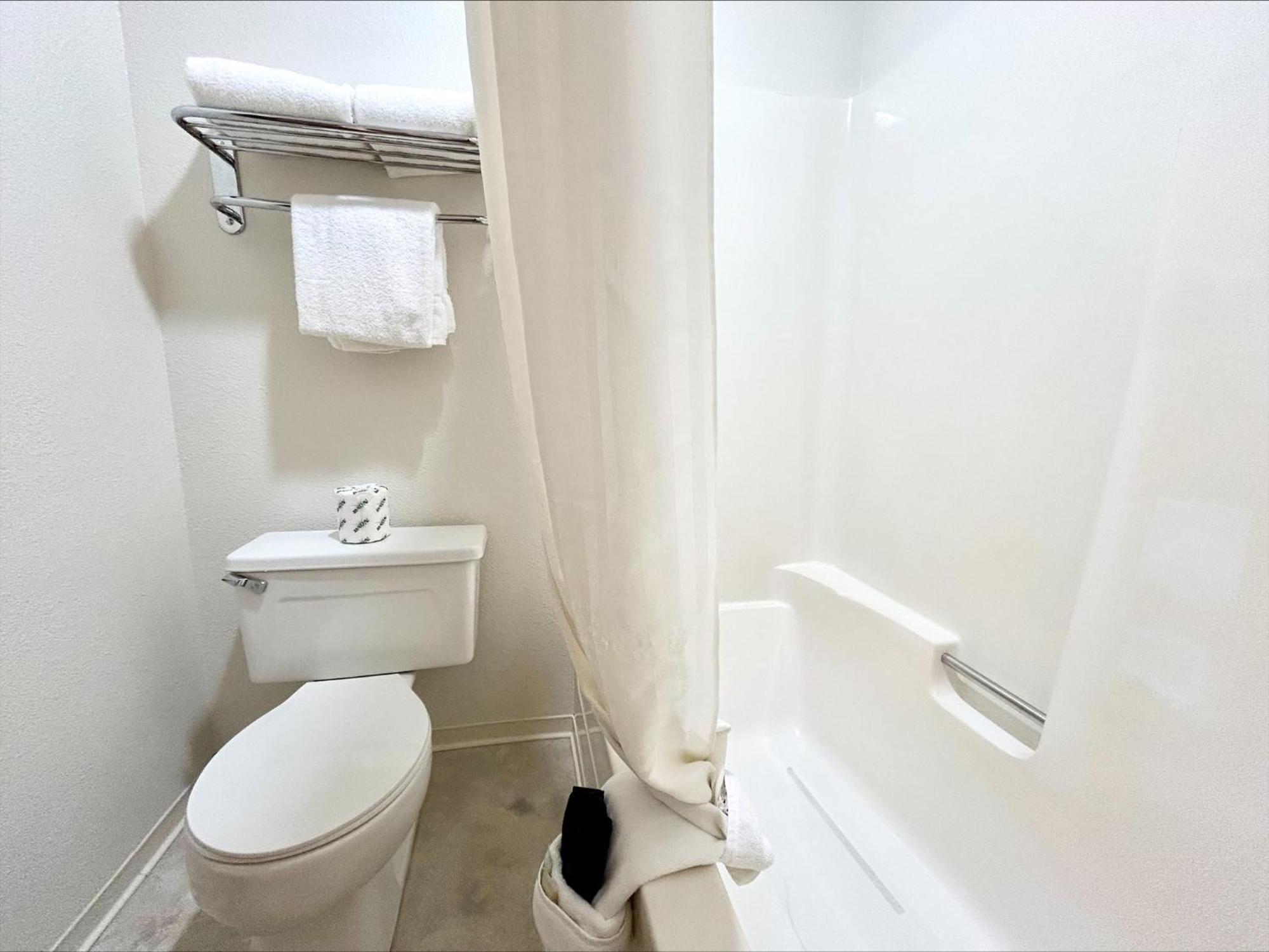 Homestead Inn Уолф Пойнт Екстериор снимка